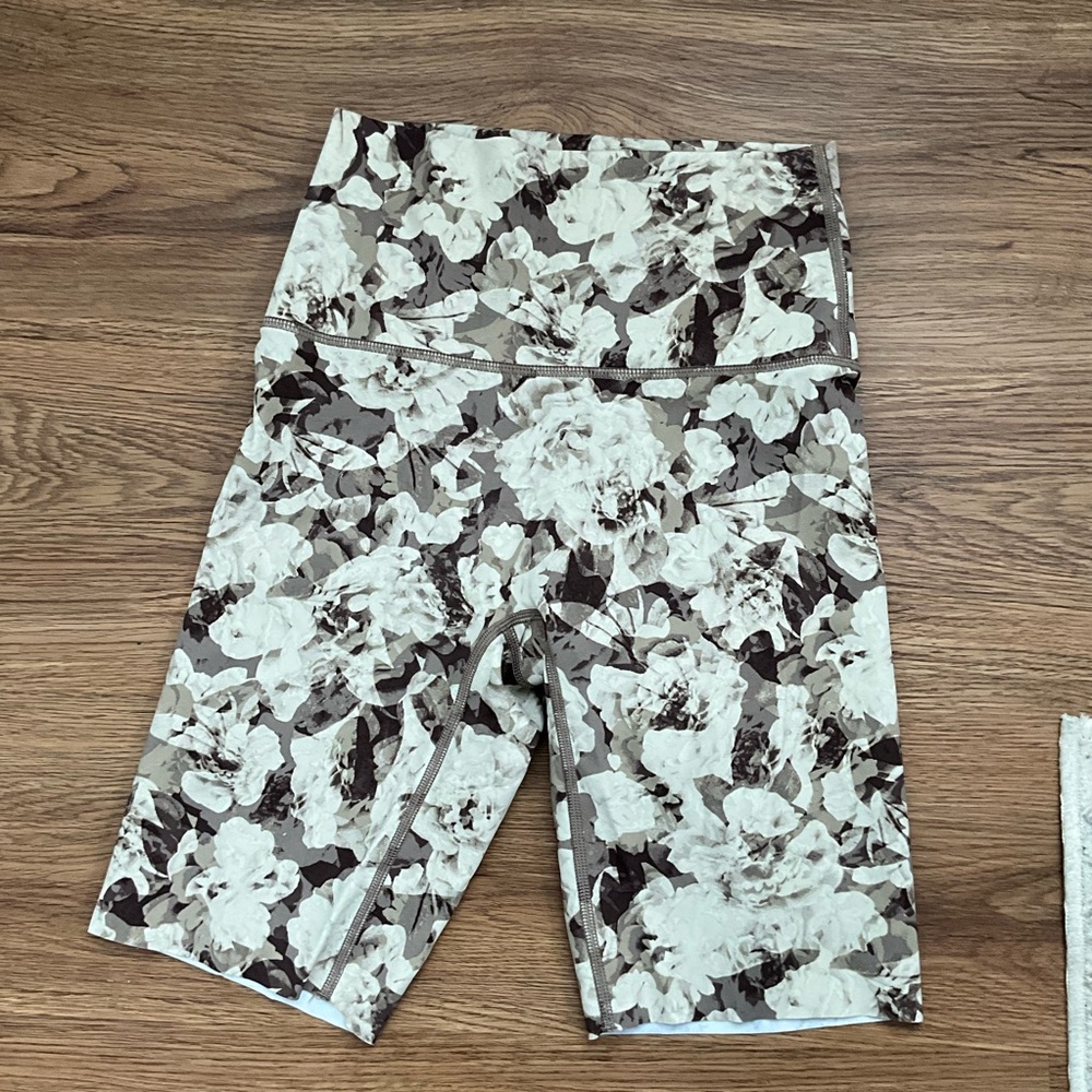 ✨SOLD✨ Aerie floral biker shorts